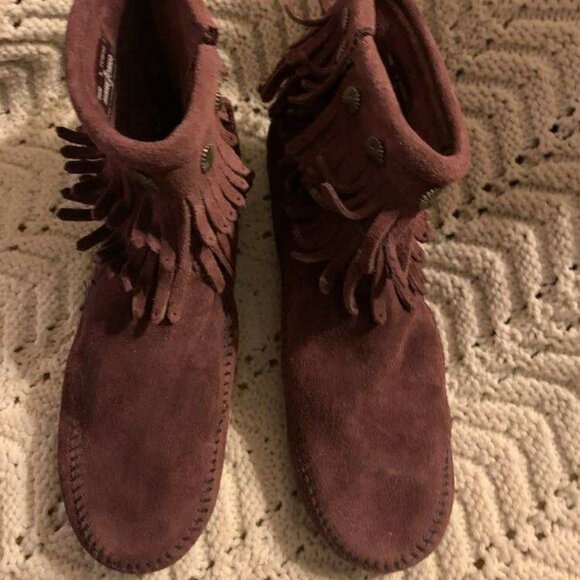 EUC Minnetonka Maroon Burgundy Leather Double Fringe Side Zip Moccasins size 9 - Picture 1 of 6
